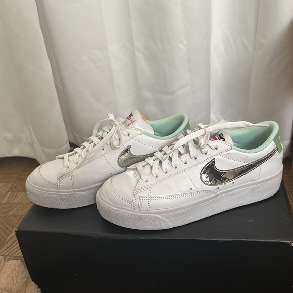 NIKE Low Platform Blazers - Picture 2 of 4
